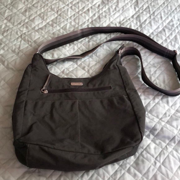 Baggallini Handbags - EUC Gray bagaallini crossbody bag